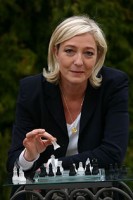 Marine Le Pen avance ses pions sur l'échiquier politique